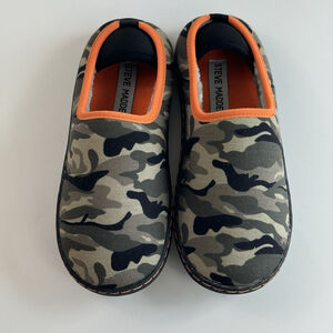 Steve Madden Boy Camo Slippers Youth Size M Shoe Size 1 2 3 Green Black Orange
